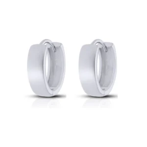 kolczyki koła srebrne na białym tle