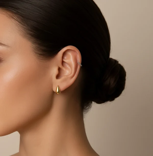 kolczyki kropelki na sztyft na modelce kolczyki kropelki na sztyft na modelce piękne subtelne i modne