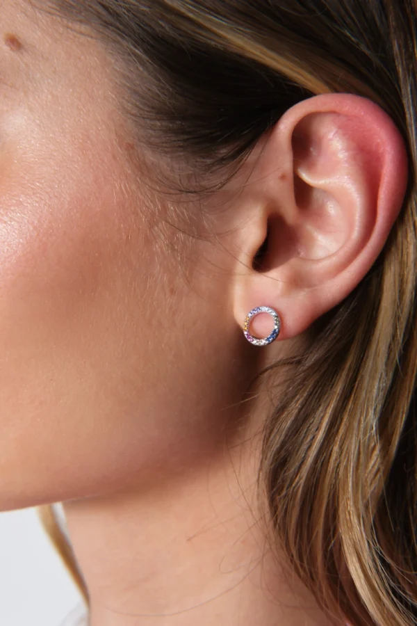 kolczyki z kolorowymi cyrkoniami kolczyki z kolorowymi cyrkoniami srebrne na uchu