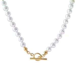 naszujnik choker z perłami 6mm na białym tle