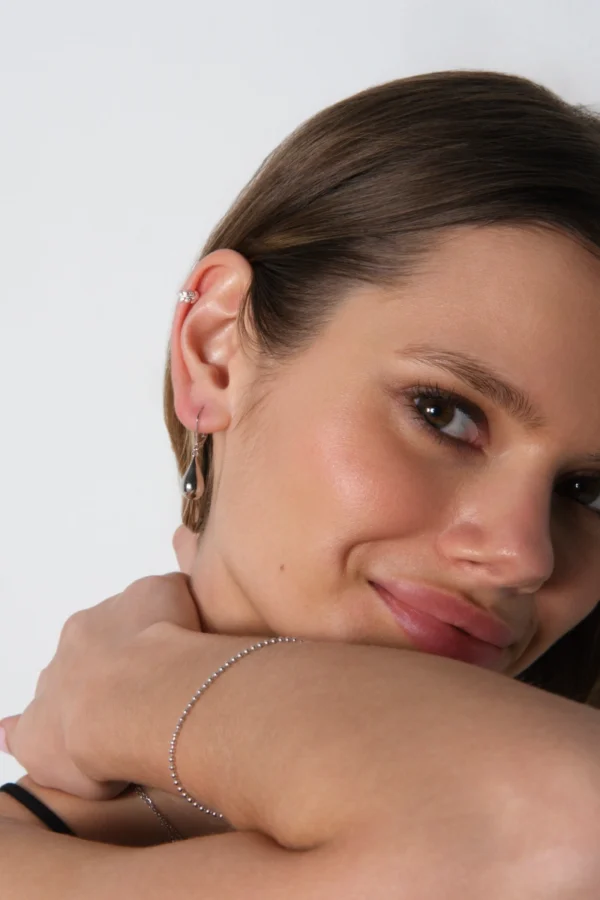 srebrna bransoletka i kolczyki srebrna bransoletka i kolczyki na modelce