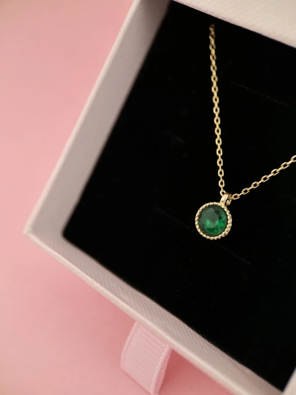 Naszyjnik pozłacany ze szmaragdową cyrkonią Srebro 925 Lukier jewellery w pudełku Naszyjnik pozłacany ze szmaragdową cyrkonią Srebro 925 Lukier jewellery w pudełku na prezent