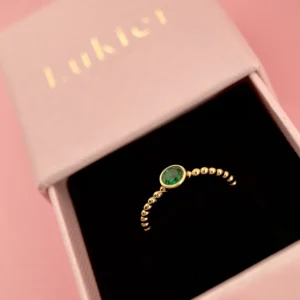 pierścionek ze szmaragdową cyrkonią pozłacany Lukier jewellery w pudełku na prezent
