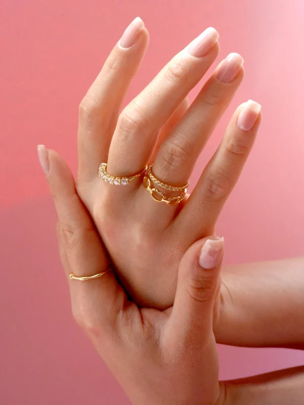 set pierścionkow na dłoni lukier jewellery biżuteria modowa kompozycja pierścionków, z cyrkoniami, ogniwa, kuleczkowy, biżuteria modowa lukier jewellery