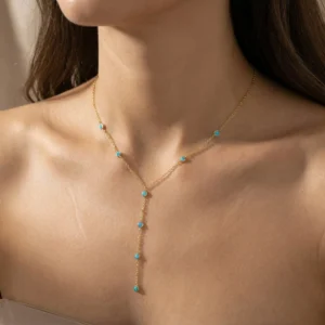 subtelny i kobiecy naszyjnik pozłacany krawatka z opalem niebieskim Lukier jewellery