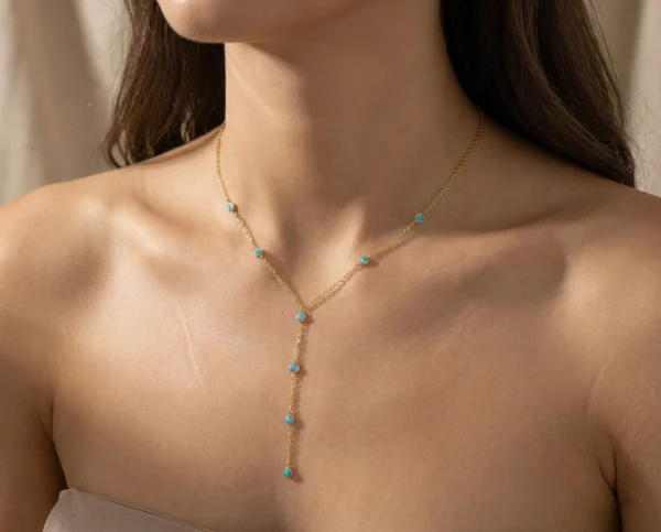 krawatka z opalem naszyjnik pozłacany subtelny i kobiecy naszyjnik pozłacany krawatka z opalem niebieskim Lukier jewellery