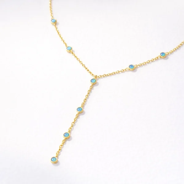 naszyjnik krawatka z opalem niebieskim pod kątem lukier jewellery naszyjnik krawatka srebro pozłacane z niebieskim opalem idealny by podkreślić dekolt